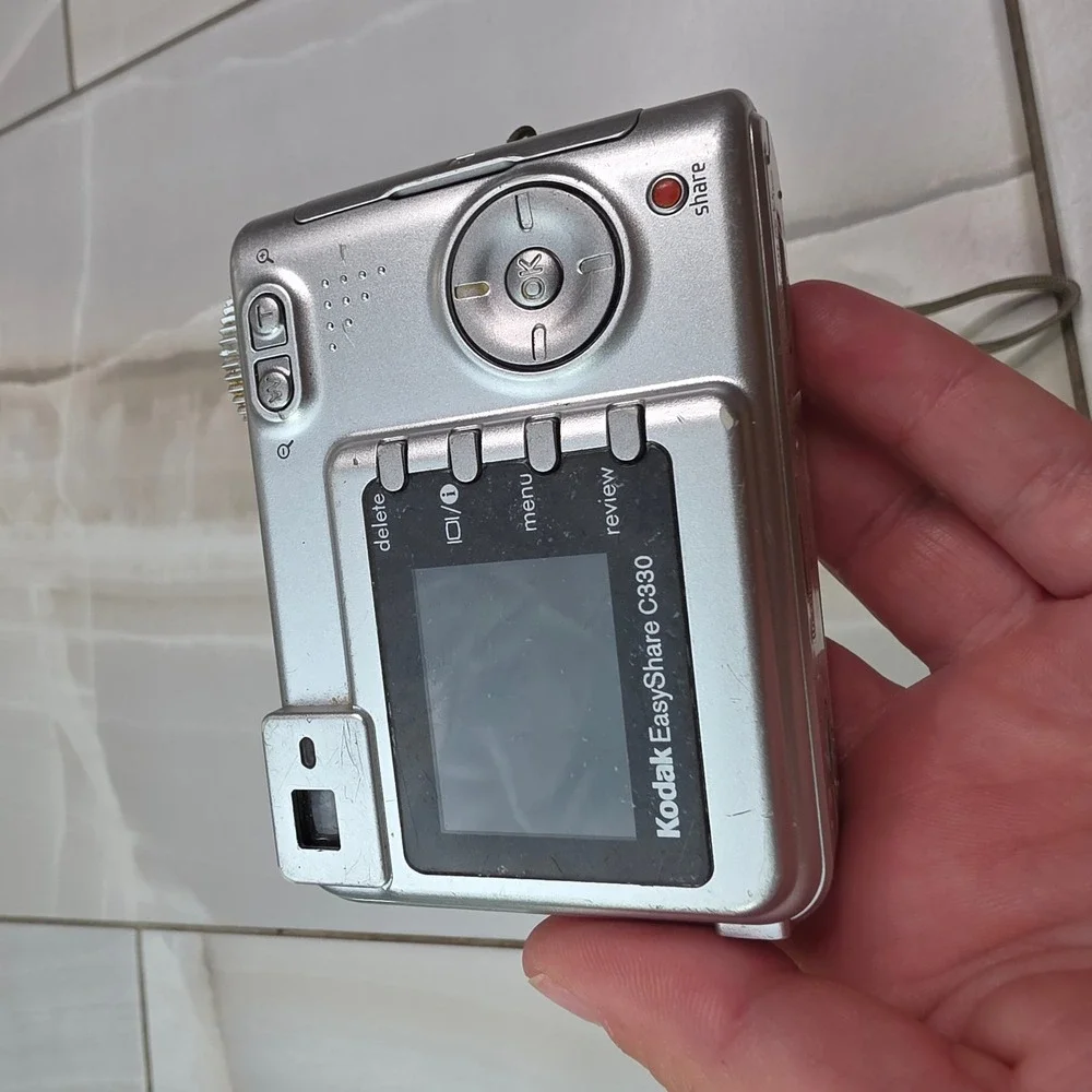 Kodak EasyShare C330 Silver Digital Camera 4.0MP 3x Optical Zoom Retinar Lens S3